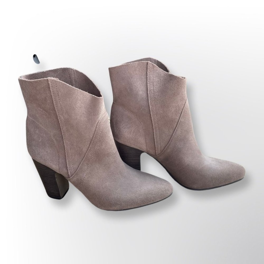 Vince Camuto Light Beige Suede Booties Size 9M/40
